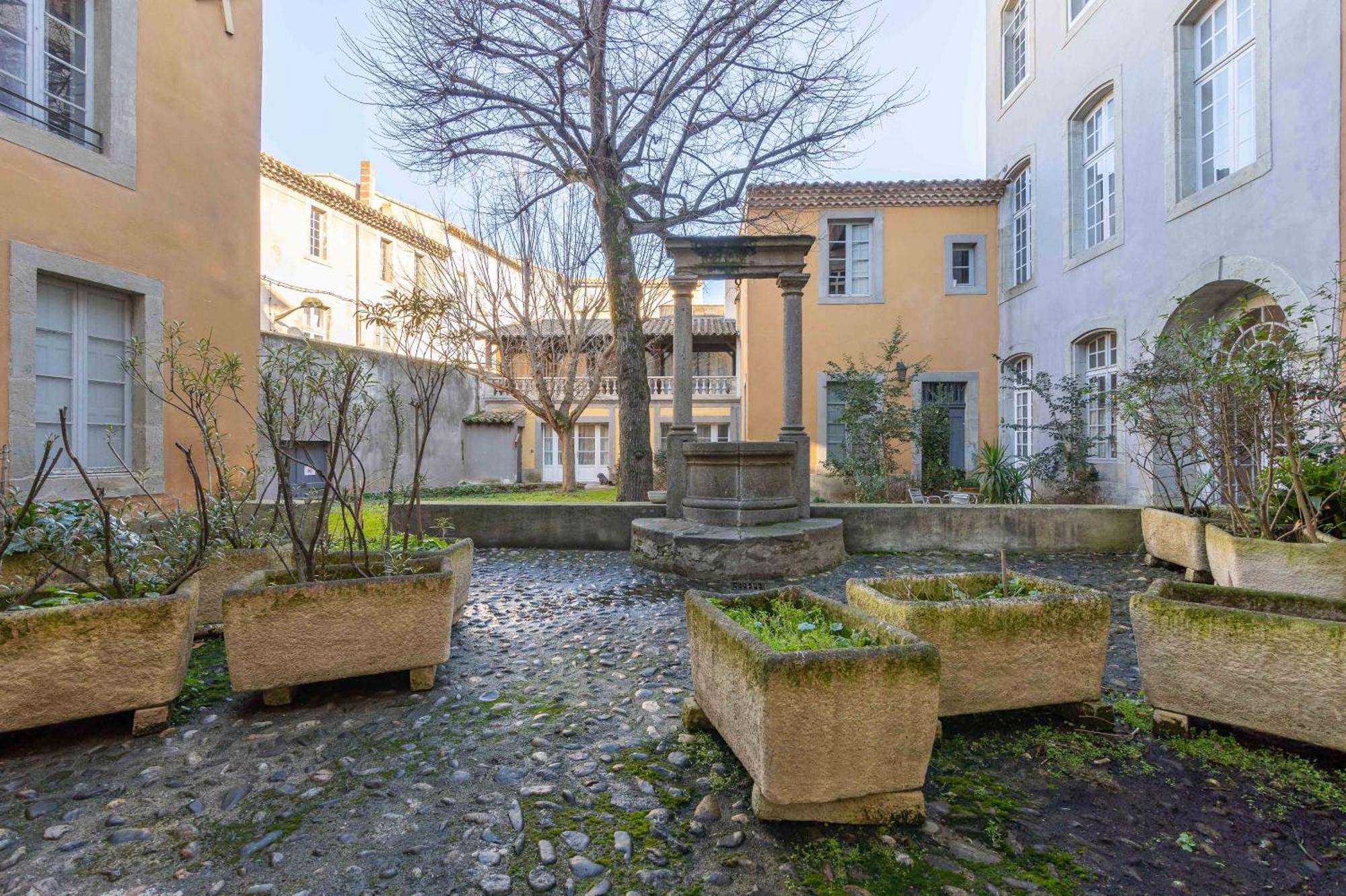 Bel Appartement Avec Cour Au Coeur De La Bastide Carcassonne Exterior photo